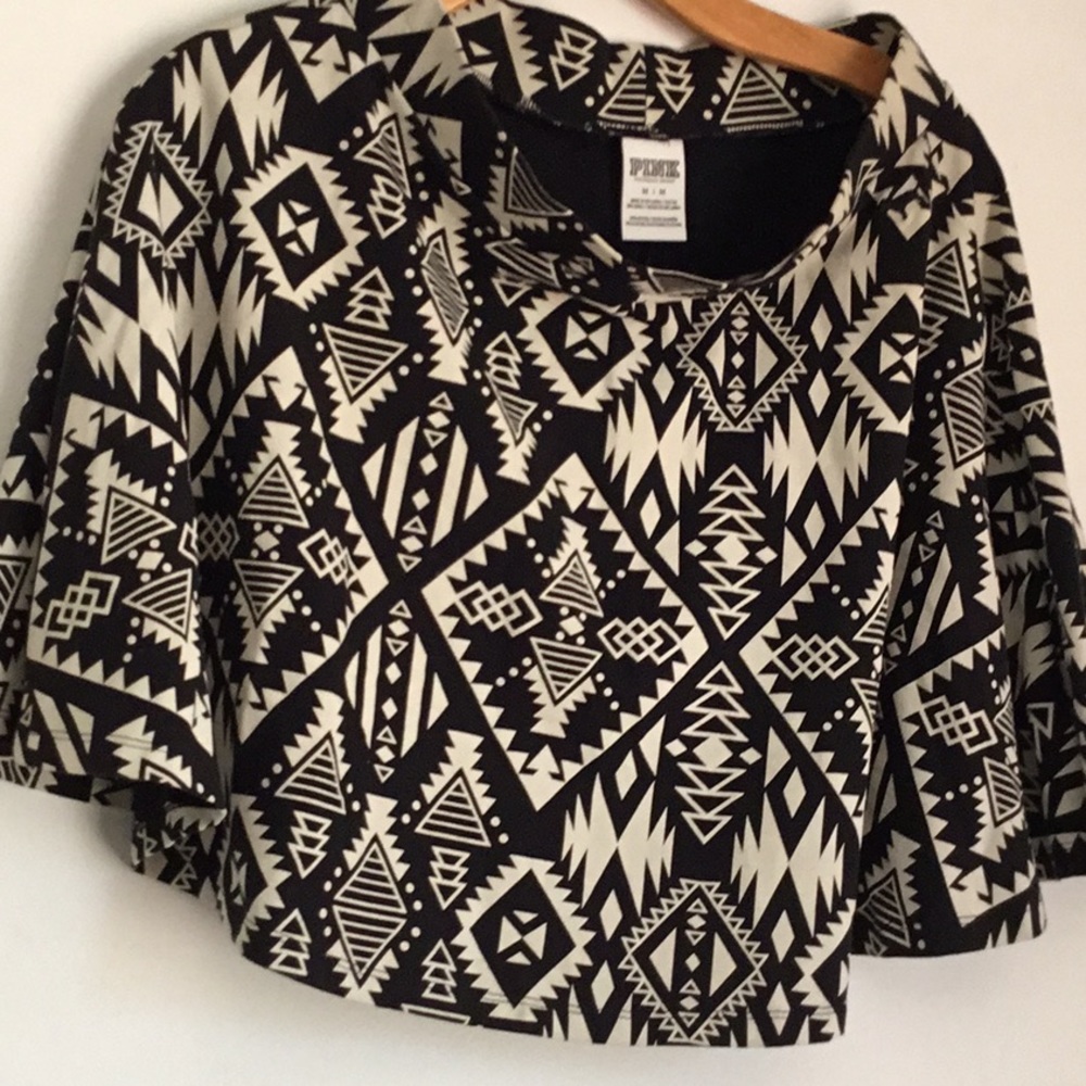 Black and white geometric pattern pink skirt m.